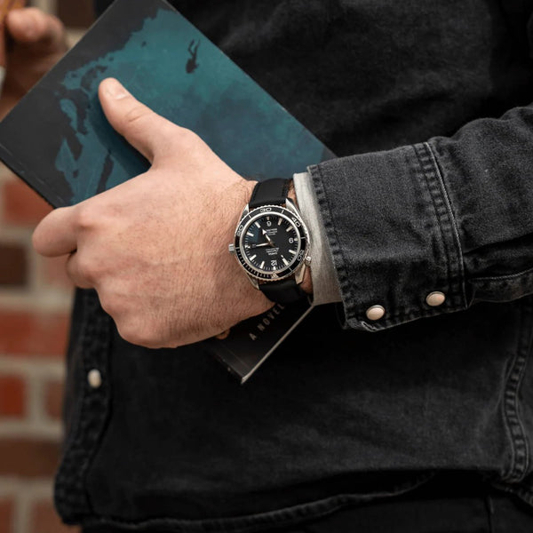 Artem Loop-Less HydroFlex Dark Matter Black Sailcloth Watch Strap | Holbens